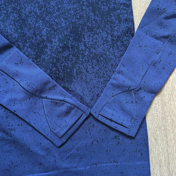 NWT swiftly tech long sleeve gradient block psychic/true navy size 4 lululemon - Picture 8 of 15